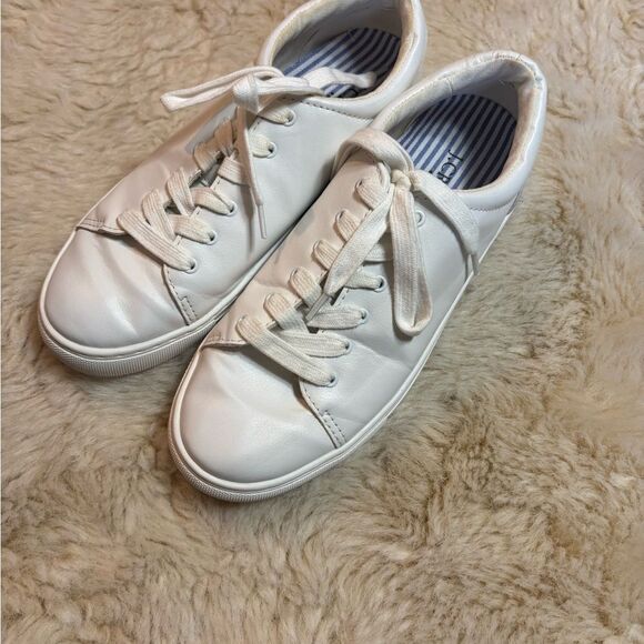 J. Crew White Canvas Sneakers with Minimalist Design - Picture 2 of 8